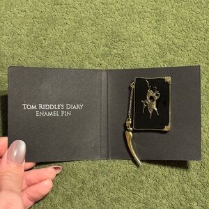 Loot Crate Harry Potter Tom Riddle’s Diary Enamel Pin NWT